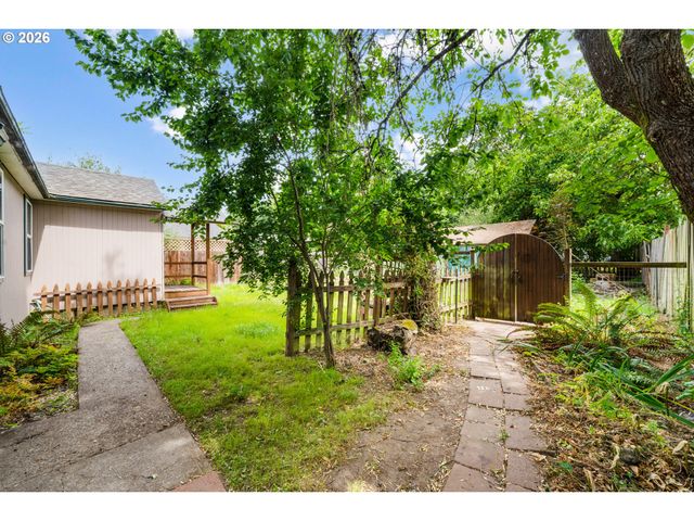 419 WILKIE St, Eugene, OR 97402