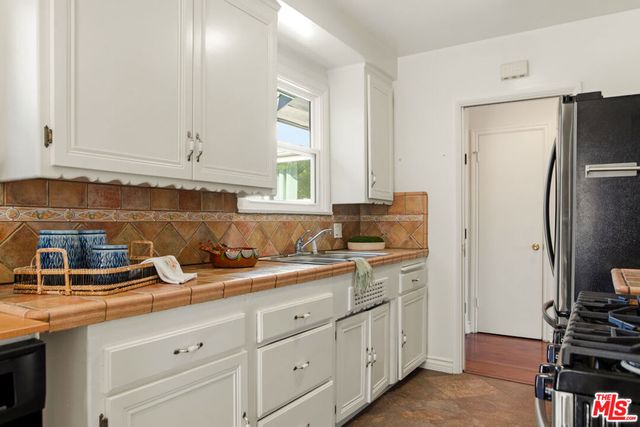 6818 Varna Avenue, Van Nuys, CA 91405