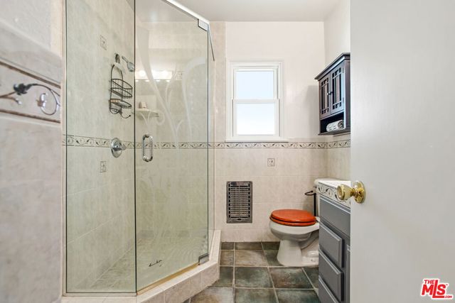 6818 Varna Avenue, Van Nuys, CA 91405