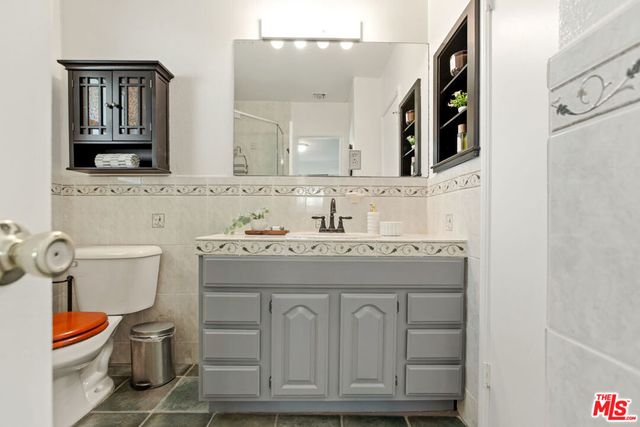 6818 Varna Avenue, Van Nuys, CA 91405