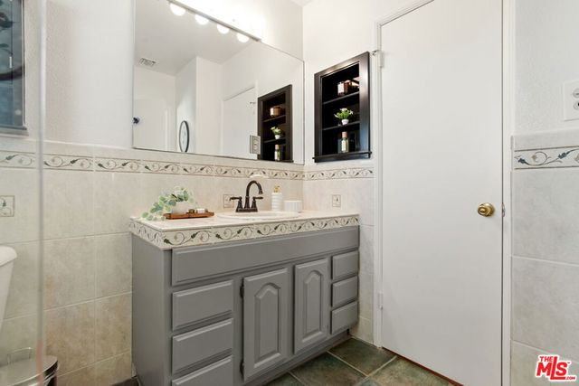 6818 Varna Avenue, Van Nuys, CA 91405