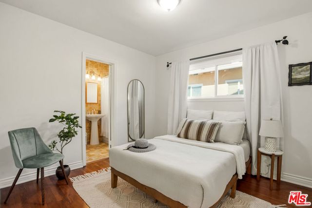 6818 Varna Avenue, Van Nuys, CA 91405