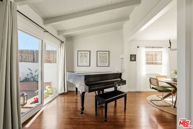 6818 Varna Avenue, Van Nuys, CA 91405