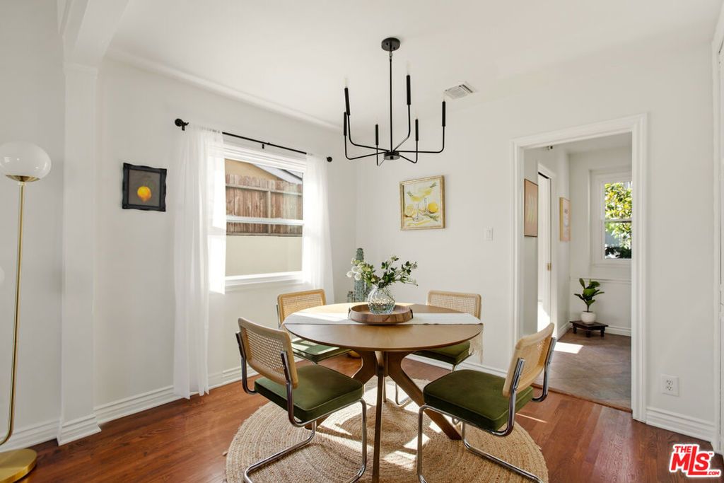 Image 11 of property listing at 6818 Varna Avenue, Van Nuys, CA 91405