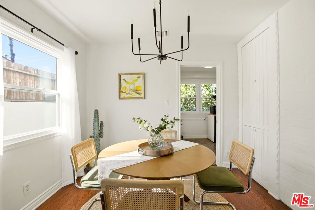 Image 12 of property listing at 6818 Varna Avenue, Van Nuys, CA 91405