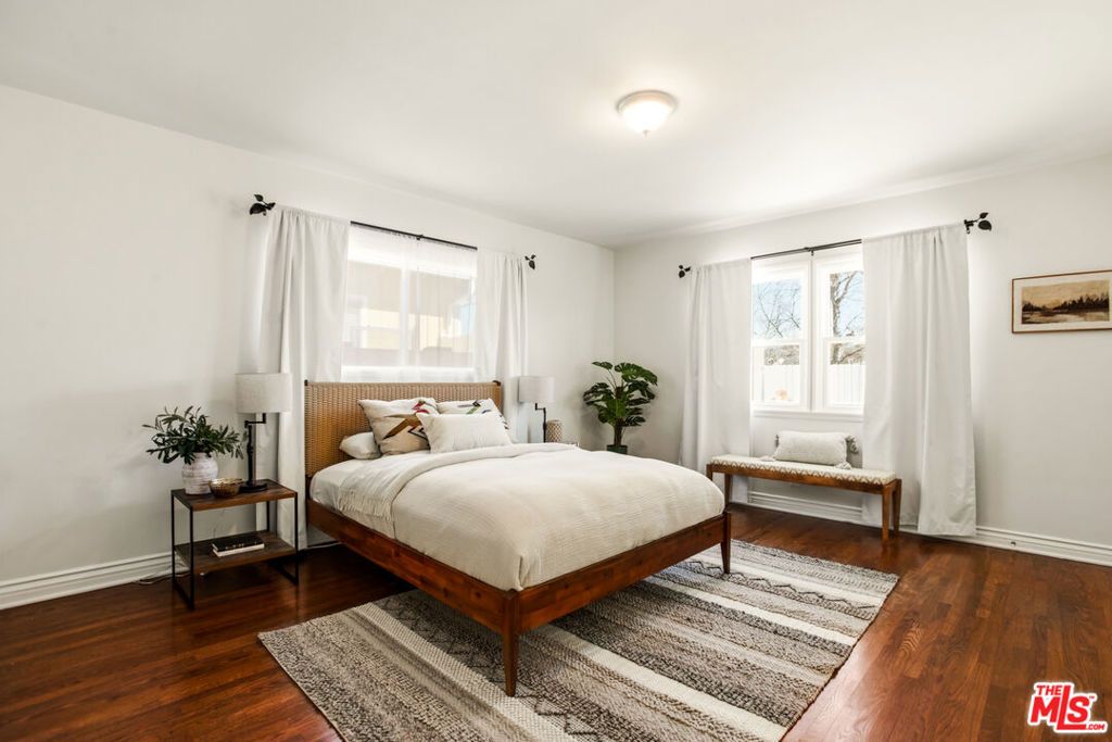 Image 18 of property listing at 6818 Varna Avenue, Van Nuys, CA 91405