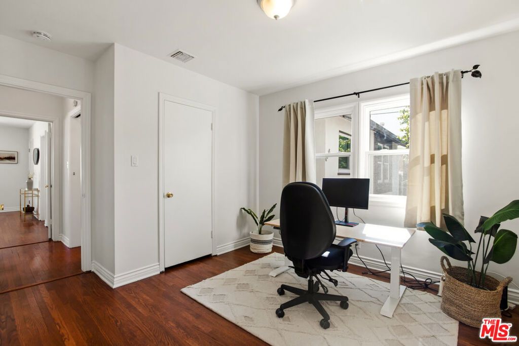 Image 29 of property listing at 6818 Varna Avenue, Van Nuys, CA 91405