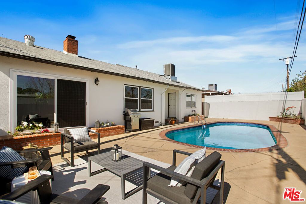 Image 33 of property listing at 6818 Varna Avenue, Van Nuys, CA 91405