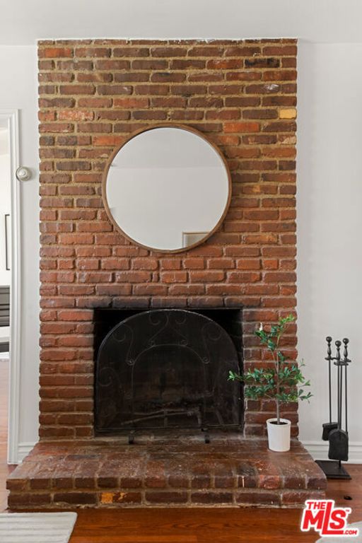 Image 7 of property listing at 6818 Varna Avenue, Van Nuys, CA 91405