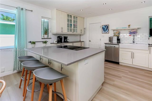 955 Van Buren Street, Hollywood, FL 33019