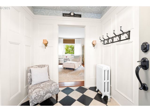 2547 Sw HILLCREST Dr, Portland, OR 97201