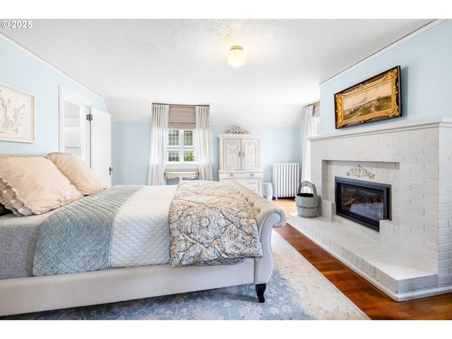 2547 Sw HILLCREST Dr, Portland, OR 97201