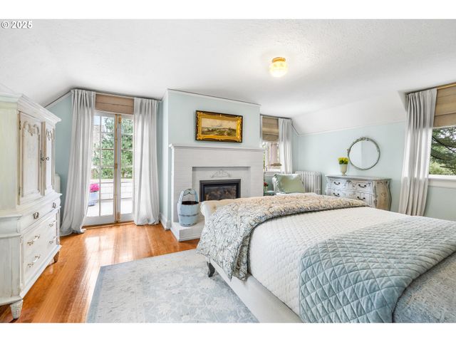 2547 Sw HILLCREST Dr, Portland, OR 97201