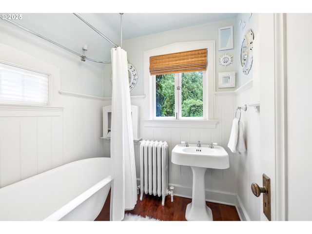 2547 Sw HILLCREST Dr, Portland, OR 97201