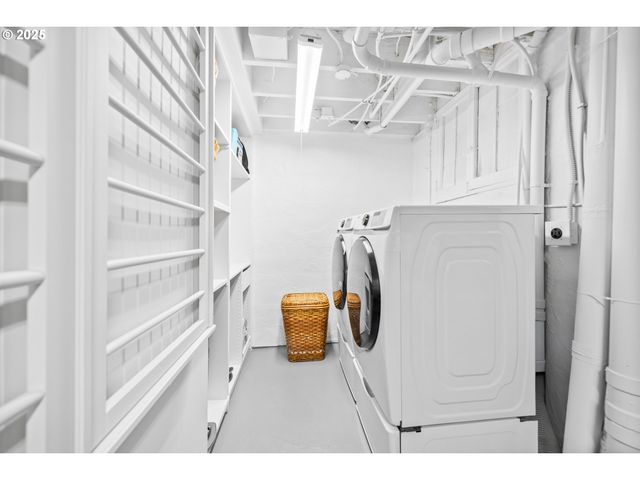 2547 Sw HILLCREST Dr, Portland, OR 97201