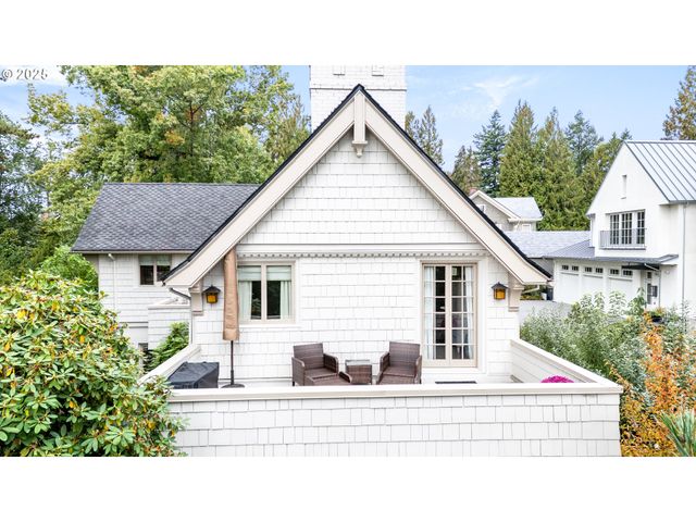 2547 Sw HILLCREST Dr, Portland, OR 97201