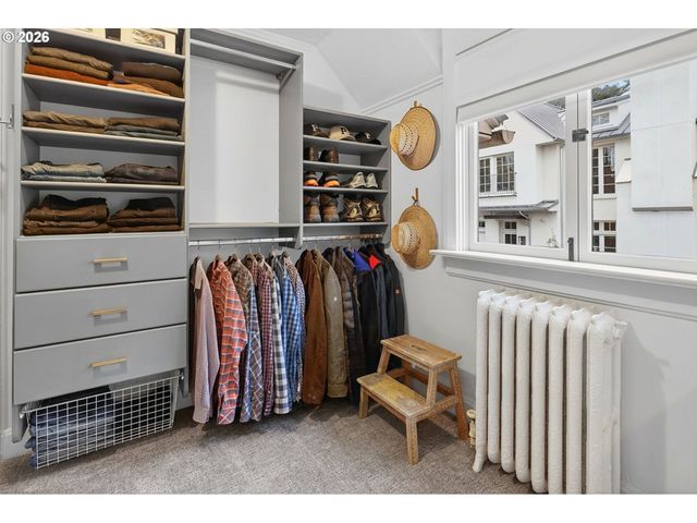 2547 Sw HILLCREST Dr, Portland, OR 97201