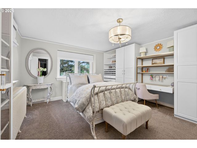 2547 Sw HILLCREST Dr, Portland, OR 97201