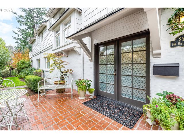 2547 Sw HILLCREST Dr, Portland, OR 97201