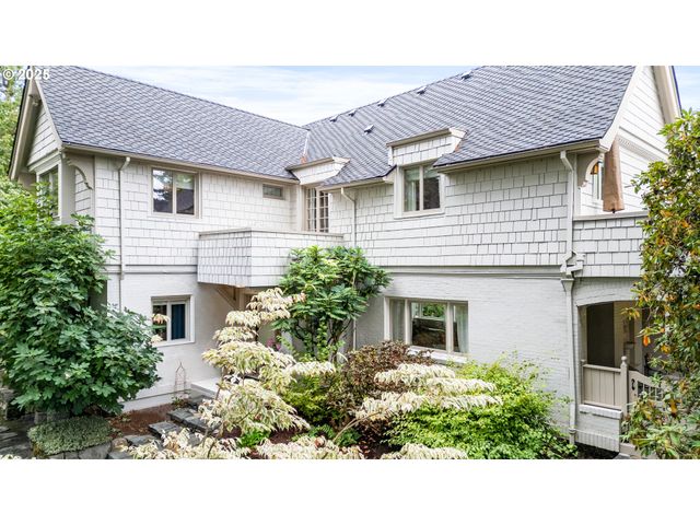 2547 Sw HILLCREST Dr, Portland, OR 97201