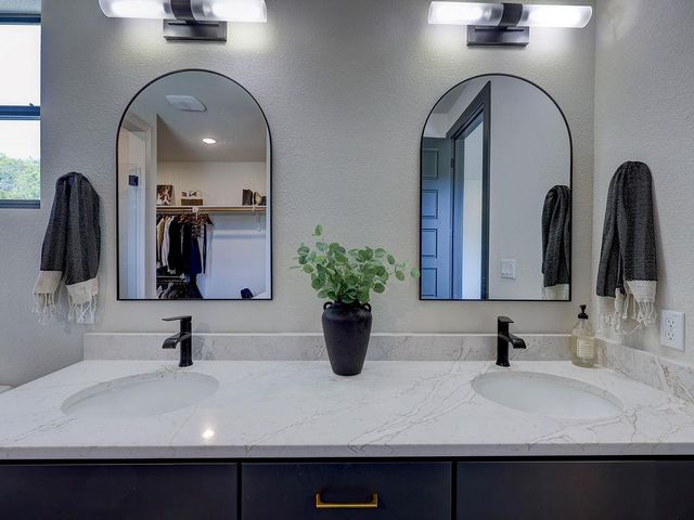 102 N Creek CT, Bertram, TX 78605