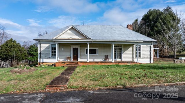 335 Eastview Street, Morganton, NC 28655