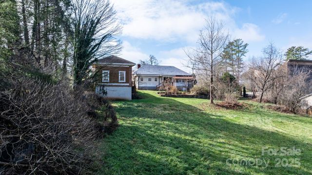 335 Eastview Street, Morganton, NC 28655