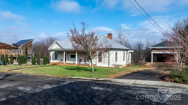 335 Eastview Street, Morganton, NC 28655