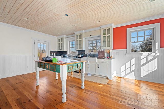 335 Eastview Street, Morganton, NC 28655