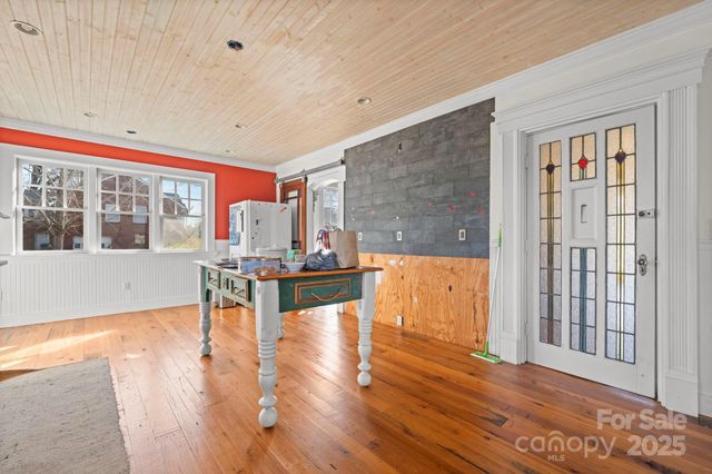 335 Eastview Street, Morganton, NC 28655