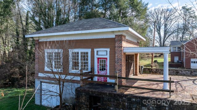 335 Eastview Street, Morganton, NC 28655