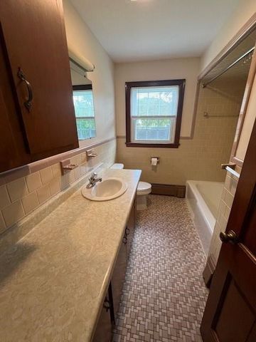 24 Garfield Avenue West, Bristol, RI 02809