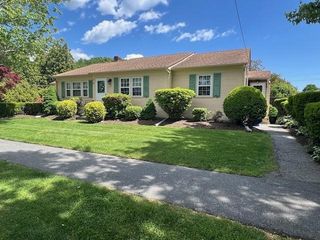 24 Garfield Avenue West, Bristol, RI 02809