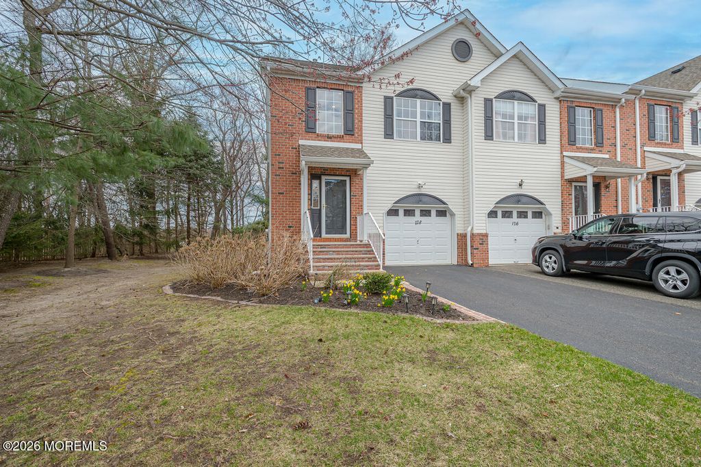 128 Heron Court, Manalapan, NJ 07726
