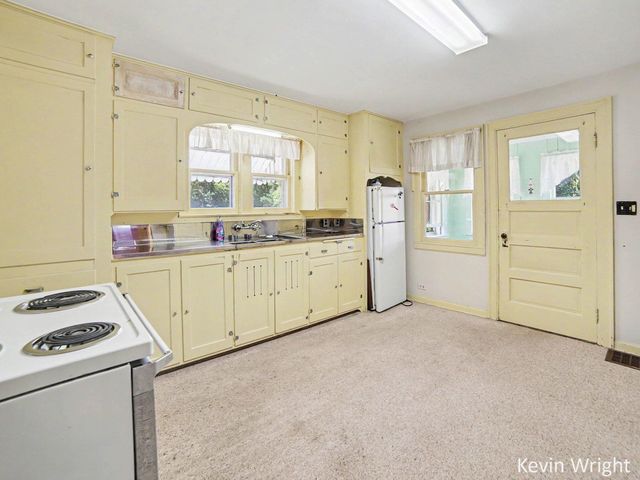 14337 State Road, Nunica, MI 49448