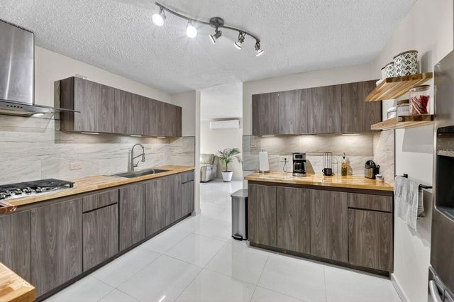 13 ST. RIVERVIEW P-7, Bayamon, PR 00961