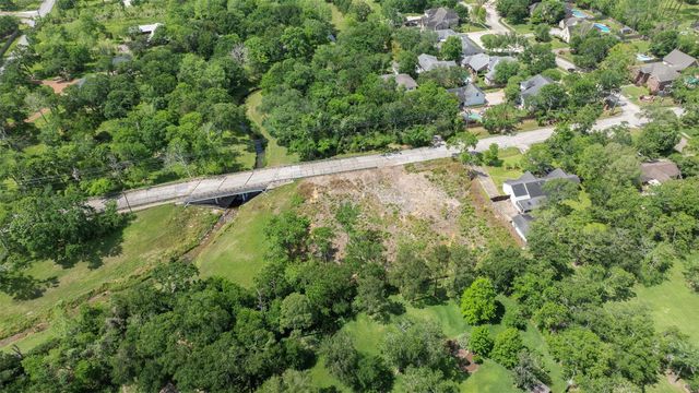 1405 Greenbriar Drive, Friendswood, TX 77546