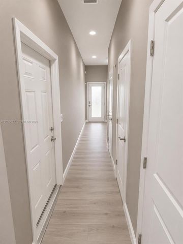 1068 NE 35th Street 0, Oakland Park, FL 33334
