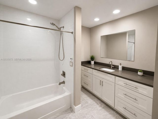 1068 NE 35th Street 0, Oakland Park, FL 33334