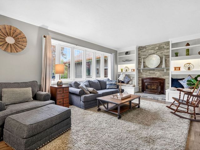 13 Old Colony Rd, Foxboro, MA 02035