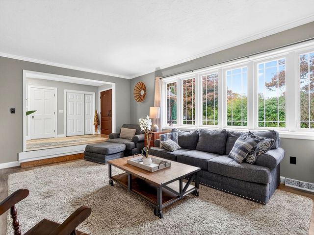 13 Old Colony Rd, Foxboro, MA 02035