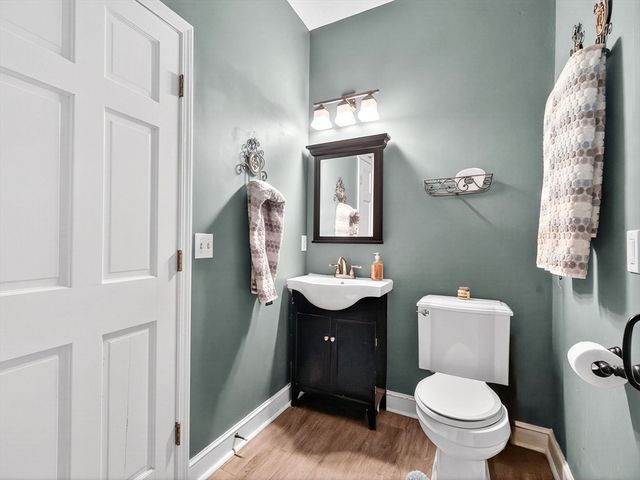 13 Old Colony Rd, Foxboro, MA 02035