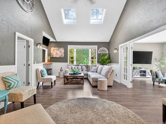 13 Old Colony Rd, Foxboro, MA 02035