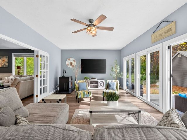 13 Old Colony Rd, Foxboro, MA 02035