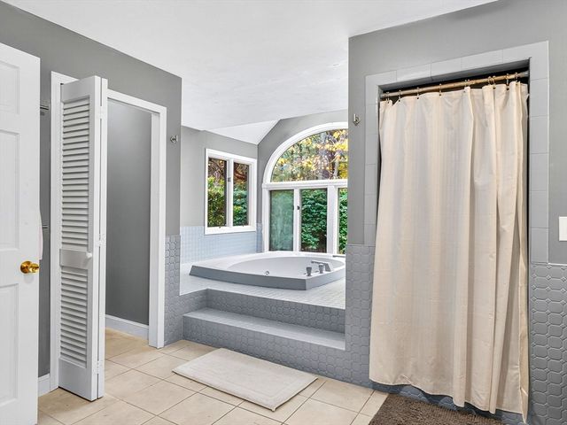 13 Old Colony Rd, Foxboro, MA 02035