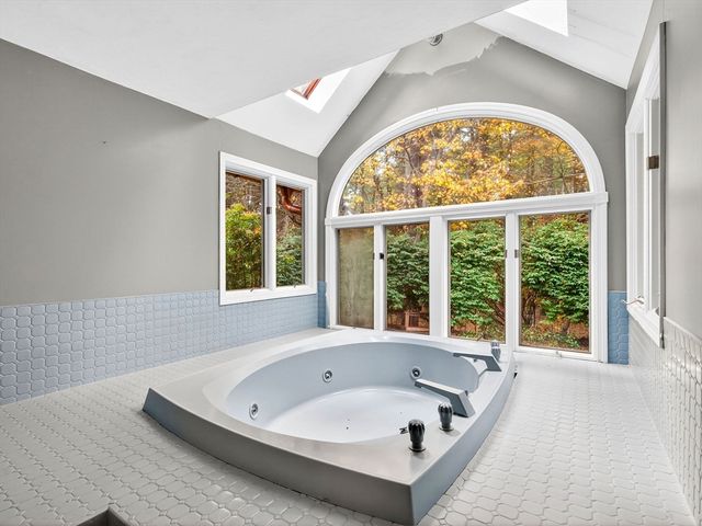 13 Old Colony Rd, Foxboro, MA 02035