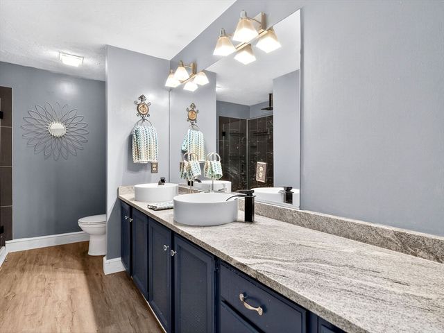 13 Old Colony Rd, Foxboro, MA 02035