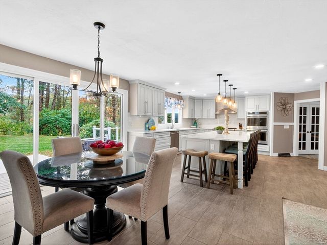 13 Old Colony Rd, Foxboro, MA 02035