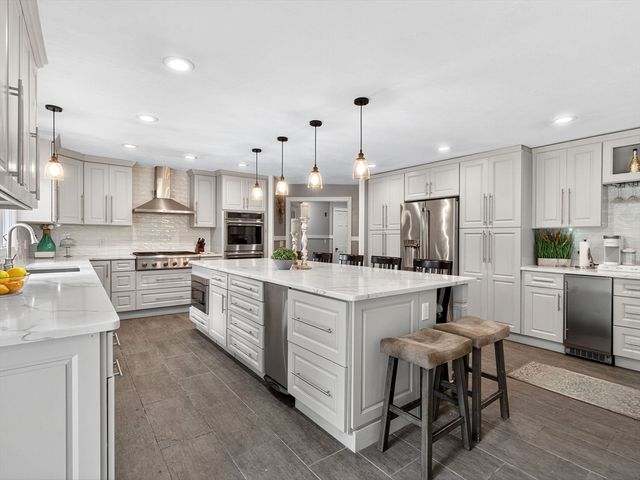 13 Old Colony Rd, Foxboro, MA 02035