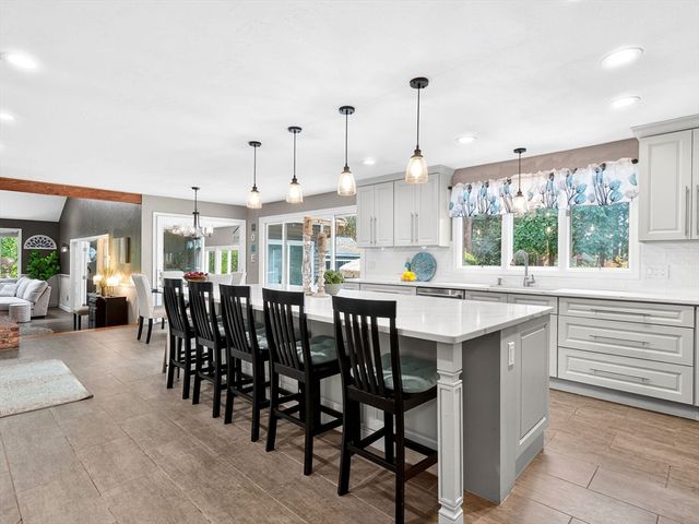 13 Old Colony Rd, Foxboro, MA 02035